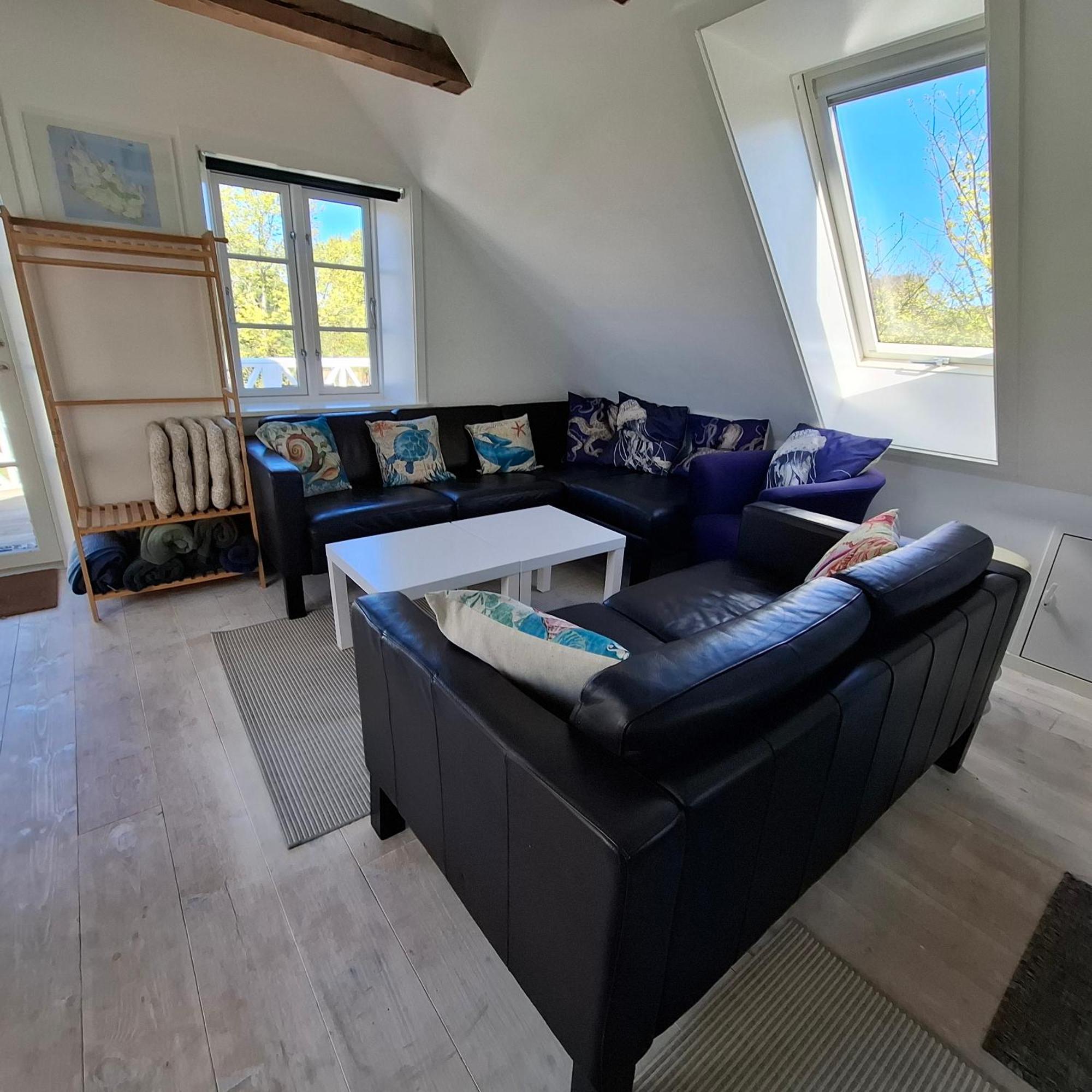 The 'Loft' Apartment- "Den Gule Svane" Guest House - Near Ronne & Beach Exterior foto